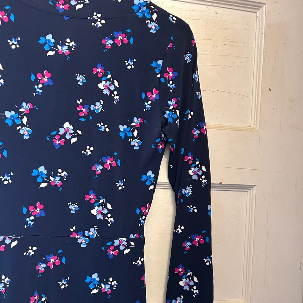 NWT VERSATILE Floral Wrap Dress w/V Neck and a Comfortable Knit Fit - Picture 11 of 12